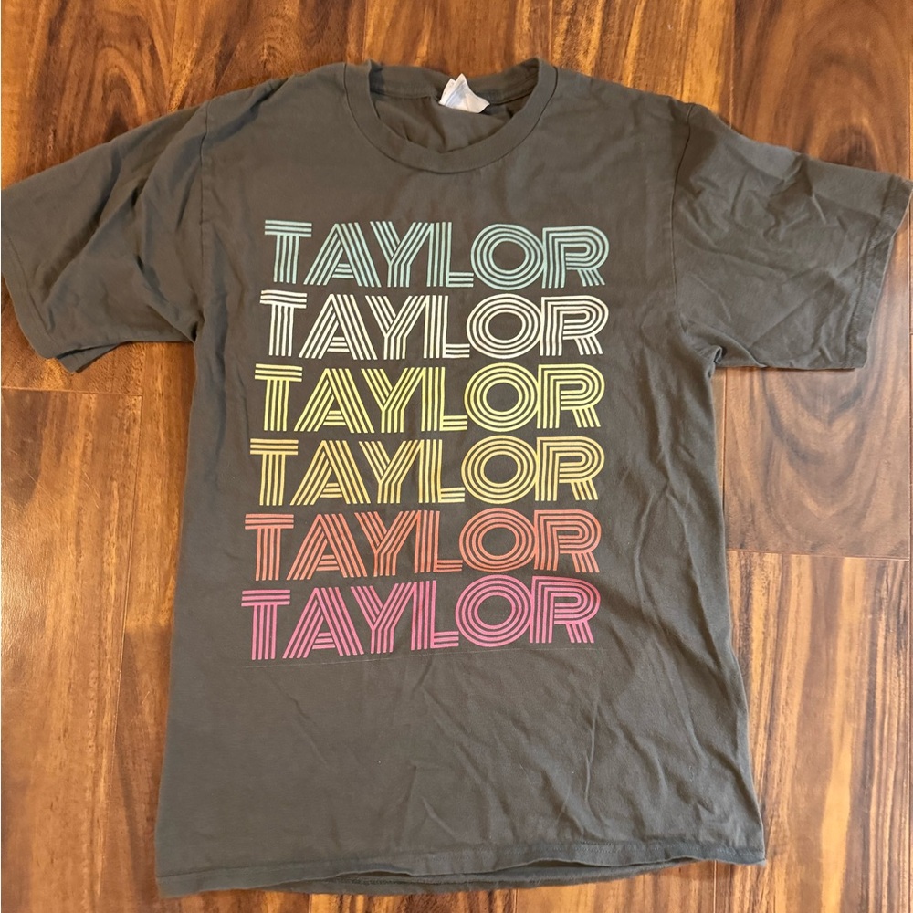 Taylor Tee